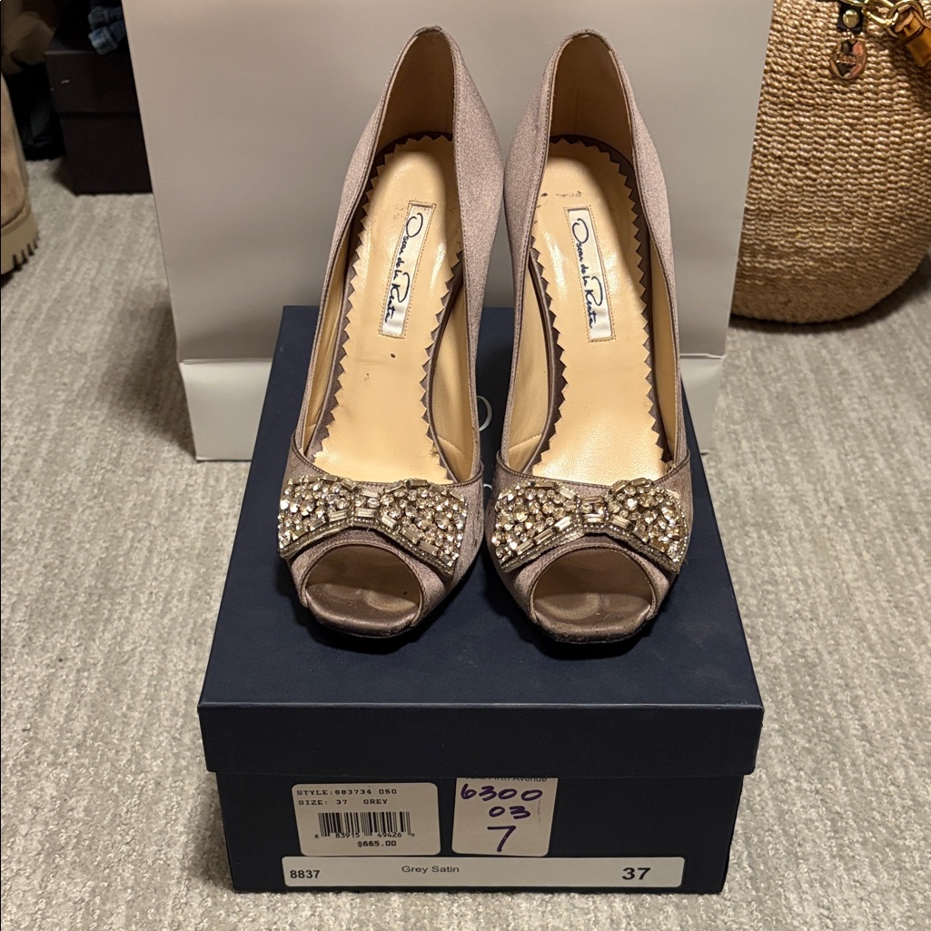 Oscar De La Renta Elegant Heels - Silver And Gold Accents